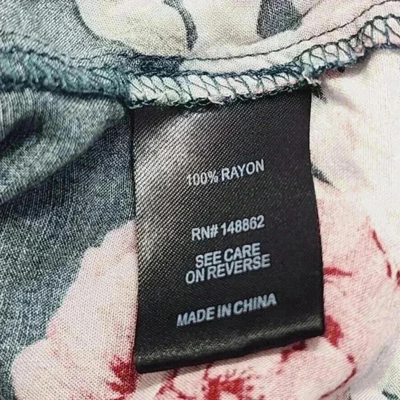 Torrid Rayon Women's Button up Blouse Size 4X Floral - Picture 6 of 7